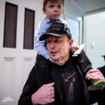 Elon Musk quitte son poste avec un œil au beurre noir