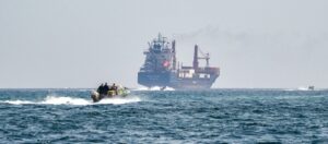 Détroit d&rsquo;Ormuz : plus de 8 000 marins toujours bloqués après une nouvelle escalade militaire