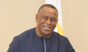 Dédicace d’un livre sur le Sahara marocain  un échange tendu oppose Cheikh Tidiane Gadio à l’ambassadeur de Mauritanie