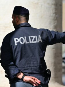 Italie : la mort d&rsquo;un homme lors d&rsquo;une interpellation policière provoque une vive émotion à Bologne