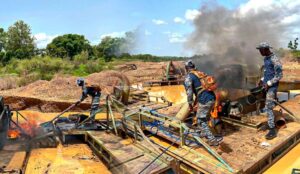 Saraya : 42 dragues détruites lors d’une opération de lutte contre l’orpaillage clandestin sur la Falémé