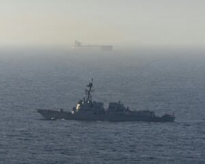 Iran-États-Unis : Téhéran riposte après les frappes américaines sur Larak
