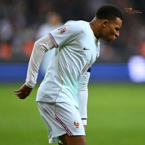 Football : le Real Madrid confirme l’hyperextension du genou gauche de Mbappé.