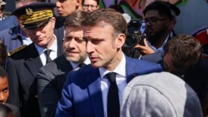 France : Emmanuel Macron reçoit les lycéens et renforce le dispositif sécuritaire face à la colère sociale