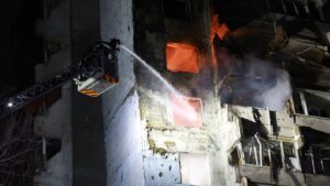 Ukraine : six morts dans des frappes russes, des infrastructures énergétiques touchées à Kiev