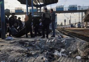 Ukraine : une frappe de drone russe fait au moins 14 morts dans une gare de Dnipro